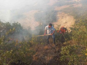 Tunceli’de Çıkan Örtü Yangınına Müdahale Sürüyor