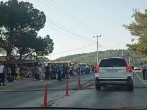Tren Arızalanınca Yolcular Minibüsler İle Nakledildi
