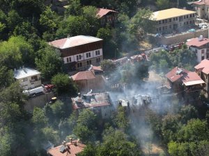 Turistik İlçe Kemaliye’de 5 Kültürel Varlık Statüsündeki Tarihi Evin Yandığı Yangın Söndürüldü