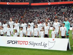 Vodafone Park’ta Tribünler Full Çekti