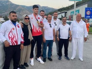 Dünya Şampiyonu Osman Furkan Karakaya, Amasya’da Coşkuyla Karşılandı