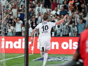 Weghorst İlk Golünü Attı