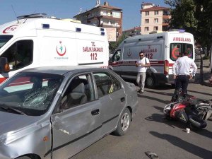 Otomobil İle Motosiklet Çarpıştı: 2 Yaralı