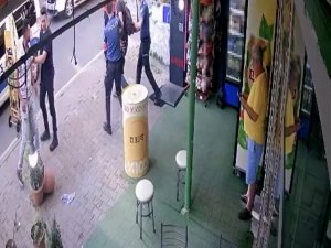İ̇stanbul’da Tabure, Yumruk Ve Tekmelerin Havada Uçuştuğu Kavga Kamerada