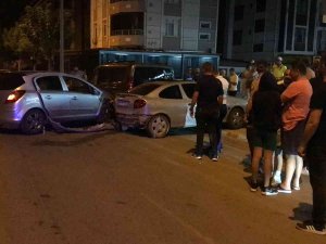 Alkollü Sürücü Park Halindeki Araçlara Çarptı: 1 Yaralı