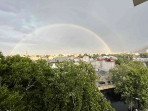 Elbistan’da Nadir Görülen Çifte Gökkuşağı Gökyüzünü Süsledi