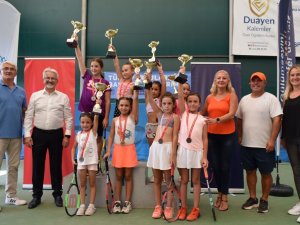 Nilüfer’de Miniklerin Tenis Heyecanı