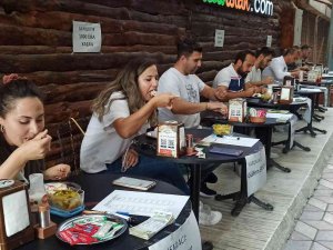 Bin Tl Ödüllü Pilav Yeme Yarışması Renkli Görüntülere Sahne Oldu