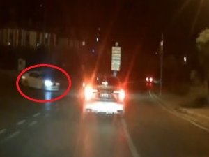 Seyir Halindeki Otomobil Bariyerlere Böyle Çarptı