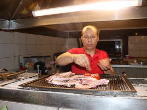Aşçının Ekmek Teknesini Çaldılar