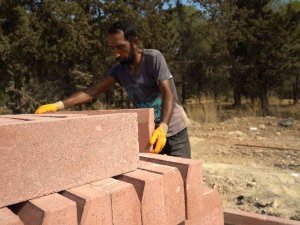 Konyaaltı’nda Yol Ve Kaldırımlara Kış Bakımı