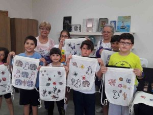 Çocuklar El Sanatlarını Öğreniyor