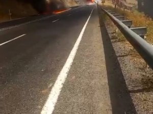 Ağrı’da Kafa Kafaya Çarpışan Çekici Ve Kamyon Alev Aldı: 1 Yaralı