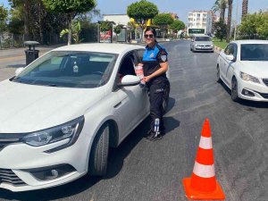 Manavgat’ta Toplum Destekli Polisten Trafik Bilgilendirmeleri