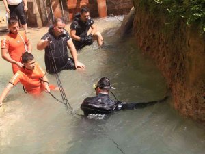 Vadideki Suyun Altında Devasa Kayaya Sıkışıp Ölen Çocuğu Kurtarma Çalışması Sürüyor