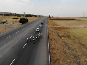 Malazgirt Ve Ahlat Kutlamaları İçin Bin 350 Kilometre Pedalladılar