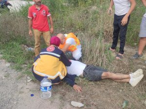 Kontrolden Çıkan Motosiklet Devrildi, Sürücüsü Yaralandı