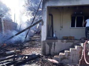 Evde Çıkan Yangın Ahır Ve Tandıra Sıçradı