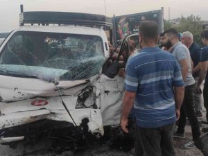 Gaziantep’te Kamyonet İle Otomobil Çarpıştı: 3 Yaralı
