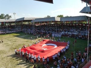 Kırkpınar’da Dev Türk Bayrağı Açıldı