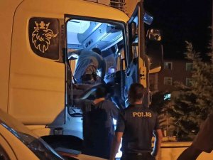 Park Halindeki Tırda Ruhsatsız Tabanca Ele Geçirildi