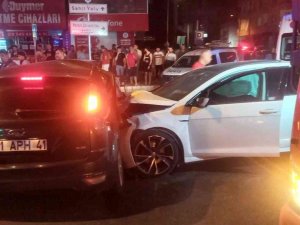 Mersin’de Trafik Kazası: 1 Ölü, 4 Yaralı