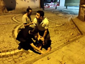 Genç Kadını Darp Ettiği İddia Edilen Şahsı Esnaf Yaka Paça Yakaladı
