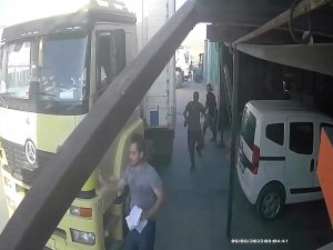 Sultangazi’de Sanayide Çalışan İşçi Elinde Matkapla İş Yeri Sahibini Kovaladı