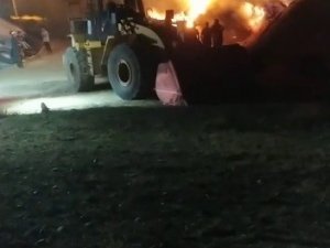 Çok Sayıda Balya Ot Yanarak Kül Oldu