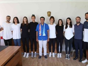 Başkan Turgay Genç, Voleybol Takımını Ağırladı