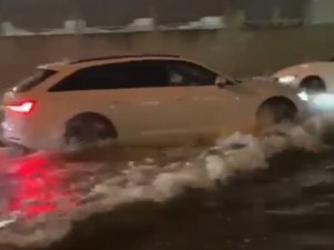Edirne’de Şiddetli Yağmur, Yollar Nehir Oldu Aktı