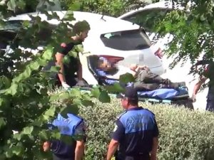 Silivri’de Kaymakamlık Binasında Hareket Dakikalar Yaşandı. İ̇ddiaya Göre Bir Kişi Elinde Bıçakla Kaymakamlıkta Görevli Polislere Saldırdı. Saldırgan, Polis Tarafından Vurularak Etkisiz Hale Getirildi.