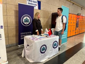 Eskişehir’e Gelen Öğrencileri Üniversite Temsilcileri Karşıladı