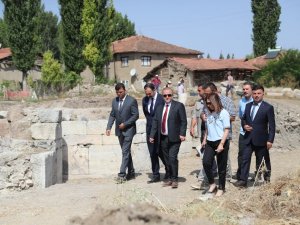 Vali Hatipoğlu Antik Kentini Ziyaret Etti