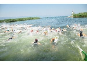İznik 3. Türkiye Triatlon Yarışları Nefes Kesti