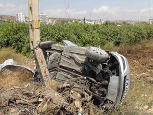 Takla Atan Otomobil Elektrik Direğine Çarptı: 6 Yaralı