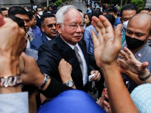 Eski Malezya Başbakanı Rezak’a Verilen 12 Yıl Hapis Cezası Onaylandı