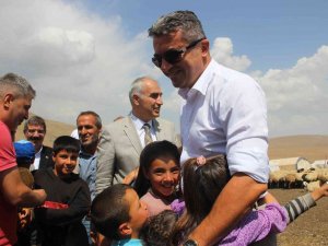 Erzurum’da 300 Hane İle Oba Hayatı Yaşayan Göçerler 20 Bin Hayvana Bakıyor