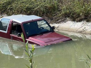 El Frenini Çekmeyi Unuttuğu Araç Sulama Kanalına Düştü