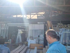 Sinop’ta Seyir Halindeki Araçtan İş Yeri Kurşunladı: O Anlar Kamerada