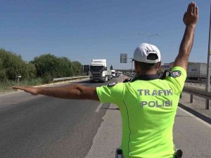 43 İlin Geçiş Güzergahında Sıkı Denetim: Otobüs, Tır, Kamyon Tek Tek Durduruldu