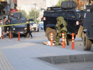Cizre’de Şüpheli Valiz Patlatıldı, Meraklı Kalabalık Dikkatlerden Kaçmadı