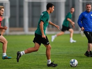Bursaspor’un Genç Futbolcusu Kadir Fidan’ın Bileğinde Kırık Tespit Edildi