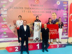 Livanur’dan Gümüş Madalya