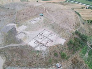 Tavşanlı Höyük’te Kazılar 4 Bin 200 Yıl Öncesine Işık Tutuyor