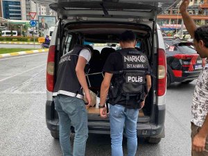 İ̇stanbul’da Polisten Narkotik Dar Alan Uygulaması