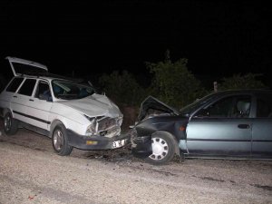 Elazığ’da İki Otomobil Kafa Kafaya Çarpıştı: 5 Yaralı