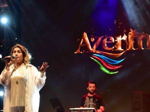 Sanatçı Azerin, Ahlatlılara Unutulmaz Bir Gece Yaşattı