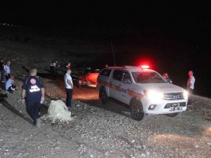 Karaman’da Baraja Düşen Hafif Ticari Araç Bulundu