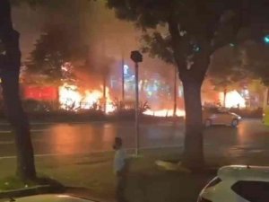 Fatih’te Korkutan Kaza: Araçlar Alev Alev Yandı